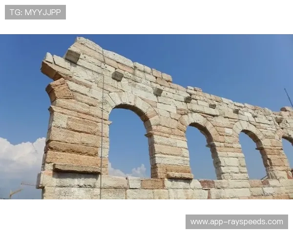 维罗纳在科莫高压战术下失控，控球压力巨大