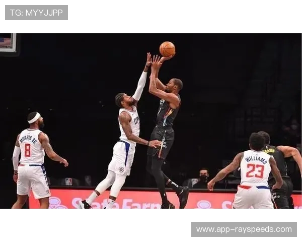 开拓者鹈鹕对决现多次比分交替，末节决战定胜负