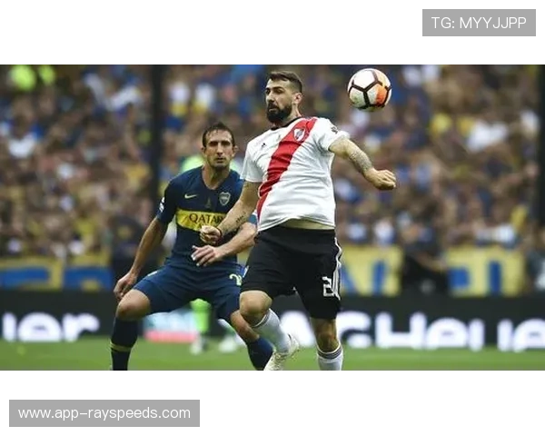 巴黎德比上演欧洲首富与卡塔尔王室对决，球场间距仅20米